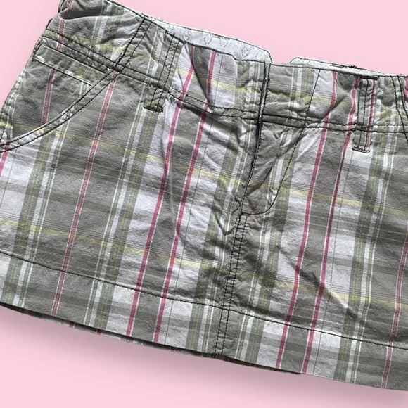 SOLD!! Roxy y2k green plaid mini skirt - Picture 2 of 4